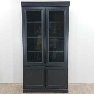 Prosinec odstartujeme s VELKOLEPÝMI NOVINKAMI 🖤💚 Najdete je v pondělí v čase 10-10.30 v kategorii Nově v nabídce