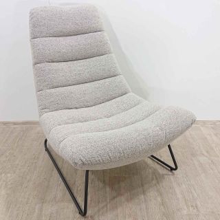 A ještě v úterý se můžete těšit na nové kousky v naší nabídce 🎄 Jako vždy v čase 10-10.30 v kategorii Nově v nabídce